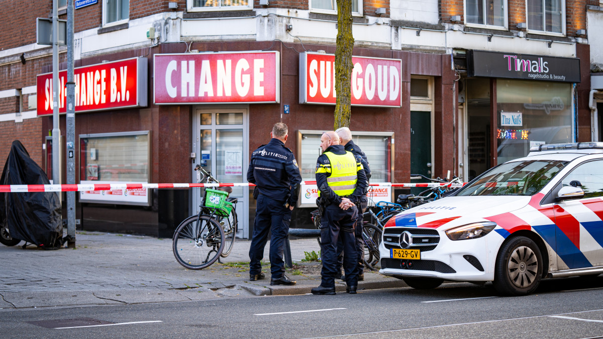 Burgemeesters van onder andere Amsterdam en Rotterdam besloten om panden van wisselkantoren Suri-Change te sluiten na meerdere explosies dit jaar.