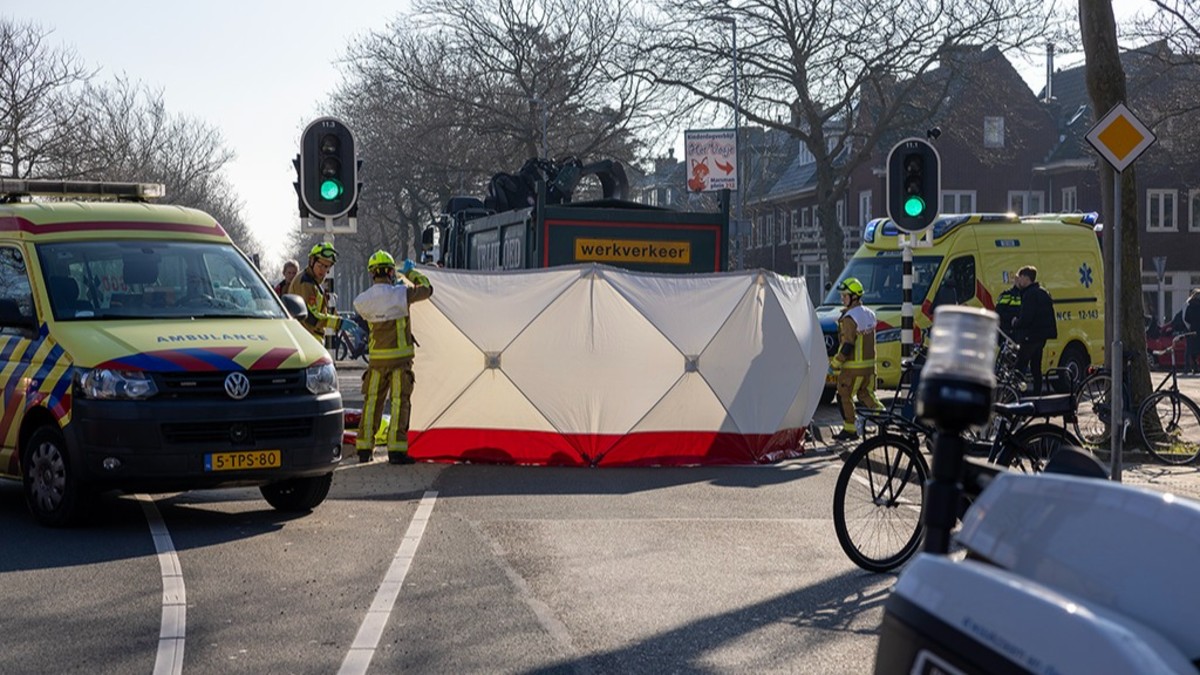 Vrouw overleden Haarlem aanrijding vrachtwagen
