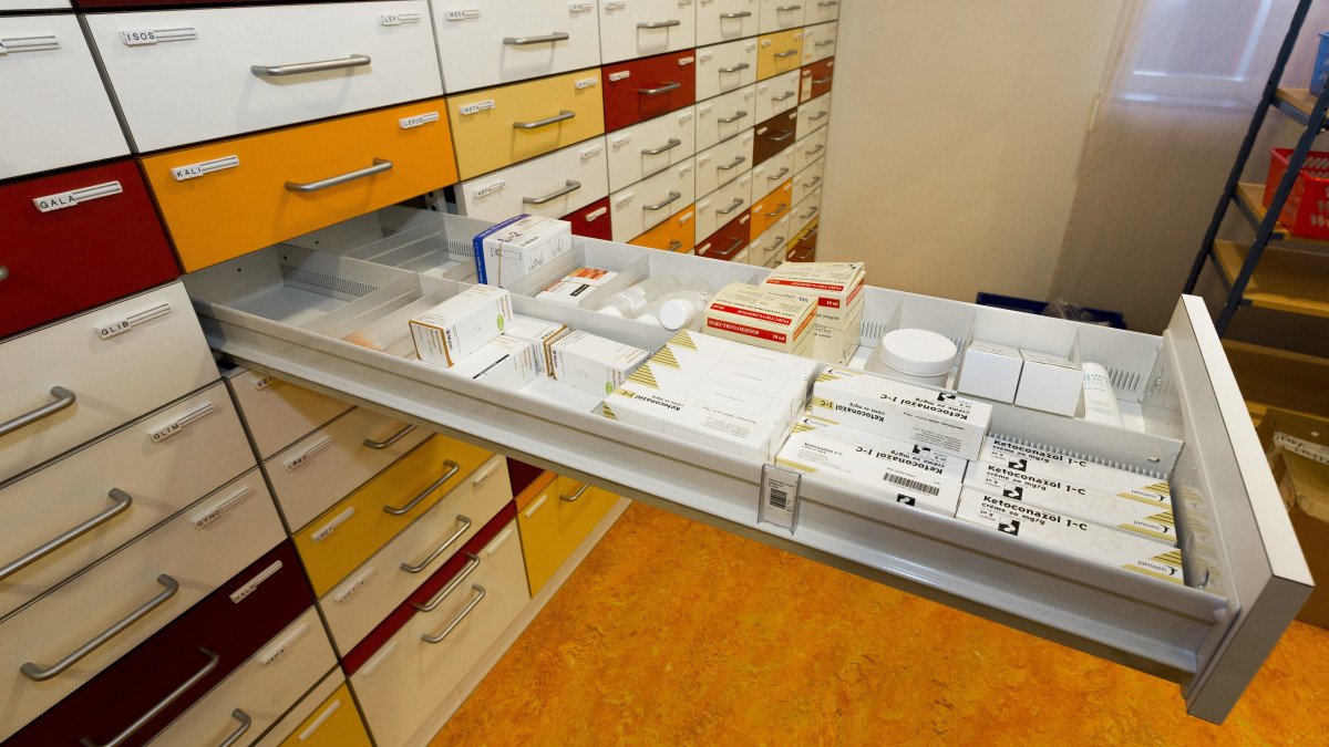 ANP-52144408 medicijnen kast apotheek