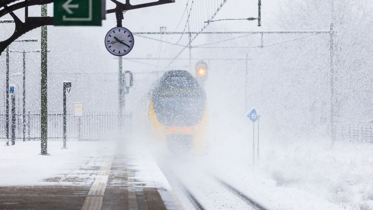 Treinverkeer tijdens sneeuwval. (Beeld: ANP)