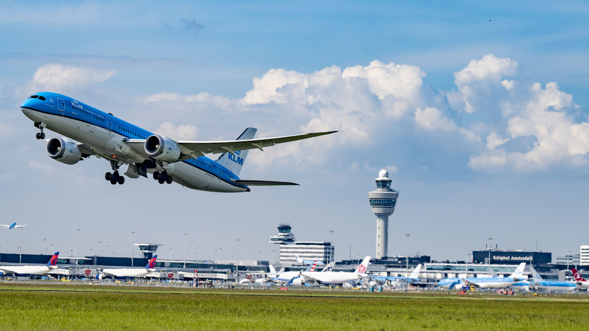 KLM-vliegtuig bij Schiphol Airport. Beeld: ANP