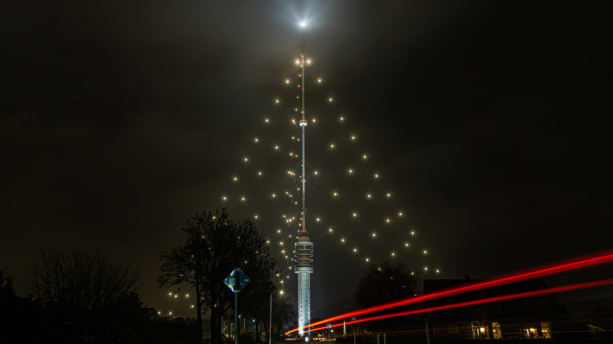 De grootste kerstboom van het land in IJsselstein. (Beeld: ANP)