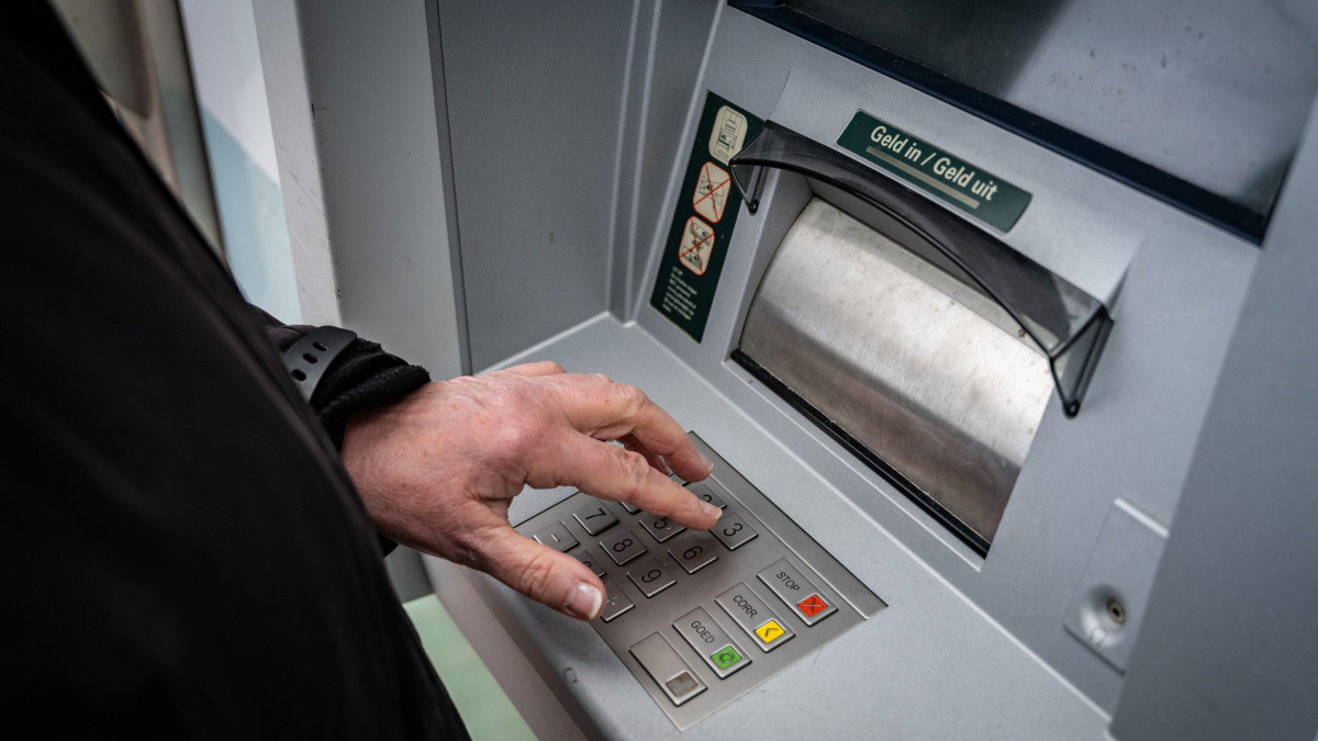 Geld pinnen geldautomaat pinautomaat ABN Amro bank