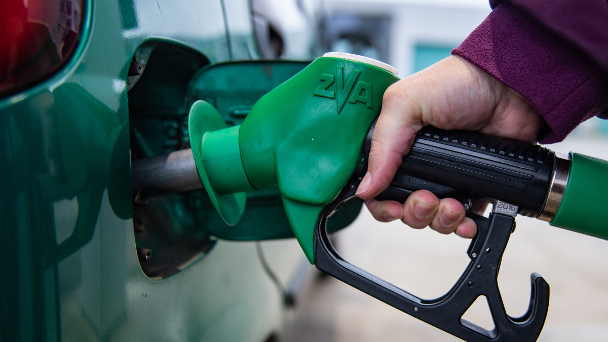 Benzineprijs op recordhoogte: volle tank kost vermogen