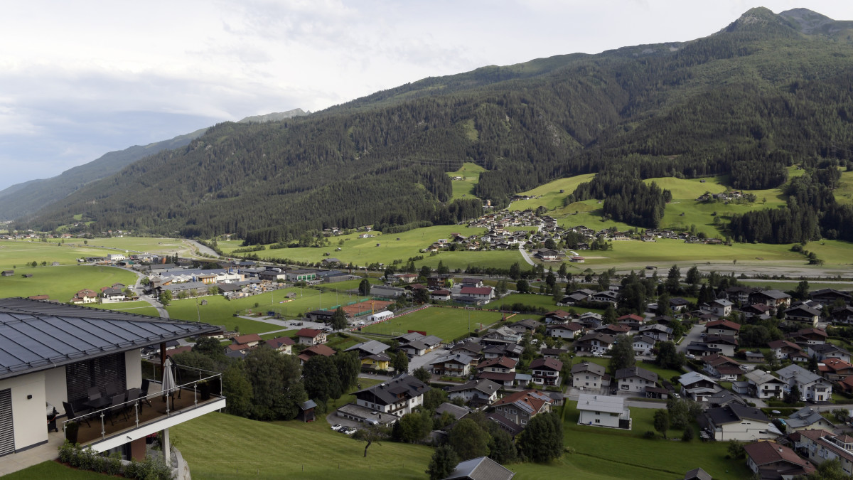 Fietsende Nederlander (49) overleden na val van drie meter in Oostenrijk