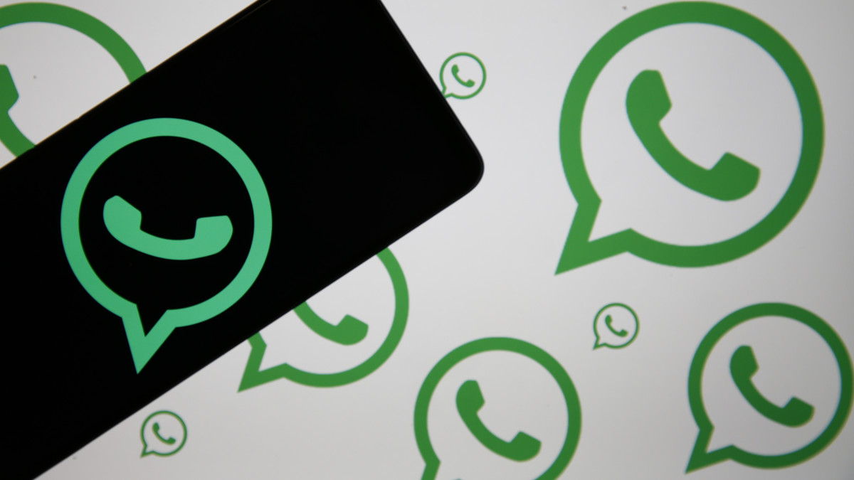 Het logo van WhatsApp op een telefoon