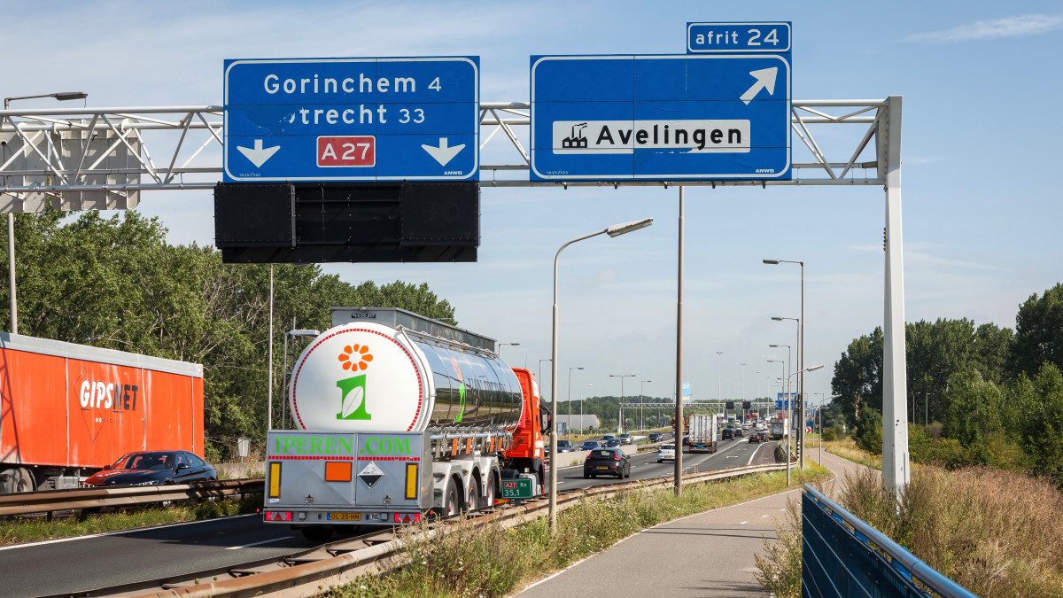 A27 dicht na ongeluk voor Merwedebrug bij Gorinchem