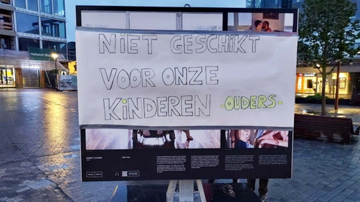 Pride-tentoonstelling in Drenthe met foto's van naakte mannen verplaatst na woede ouders