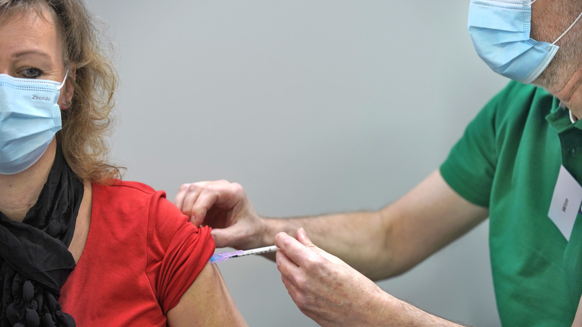 'Zo snel mogelijk starten met vaccineren medewerkers thuiszorg'