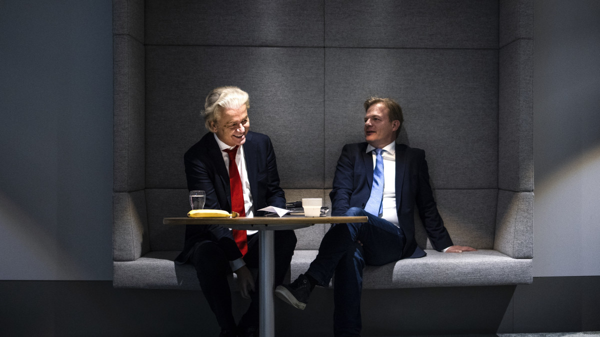 Geert Wilders (PVV) en Pieter Omtzigt na de stemmingen in de Tweede Kamer. (Beeld: ANP)