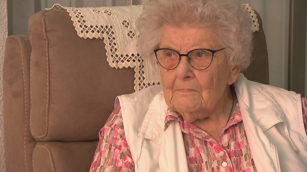 Door een laffe babbeltruc is Tonnie (94) al haar waardevolle spullen kwijt